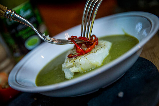 Les recettes gourmandes Créaline : Velouté légumes verts, dos de cabillaud et lamelles de poivron rouge