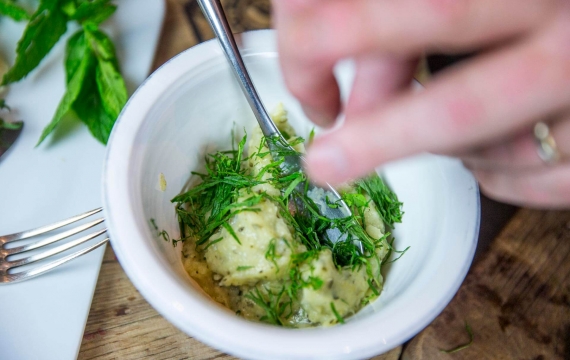 Créaline recette : purée de courgettes gratinée à la menthe et au chèvre