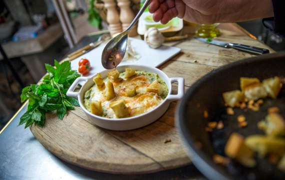 Créaline recette : purée de courgettes gratinée à la menthe et au chèvre