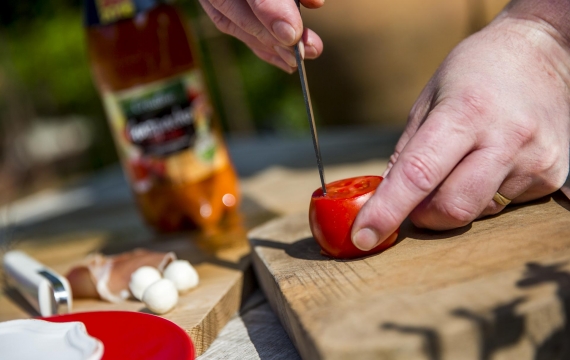 Créaline recette d'été : gelée de gazpacho tomates mozarella et jambon de pays