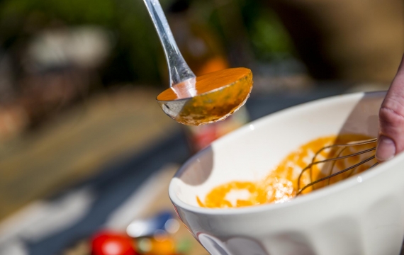 Créaline recette d'été : gelée de gazpacho tomates mozarella et jambon de pays