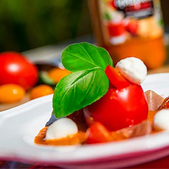 Recette estivale rafraichissante : gelée de gazpacho façon tomates mozzarella