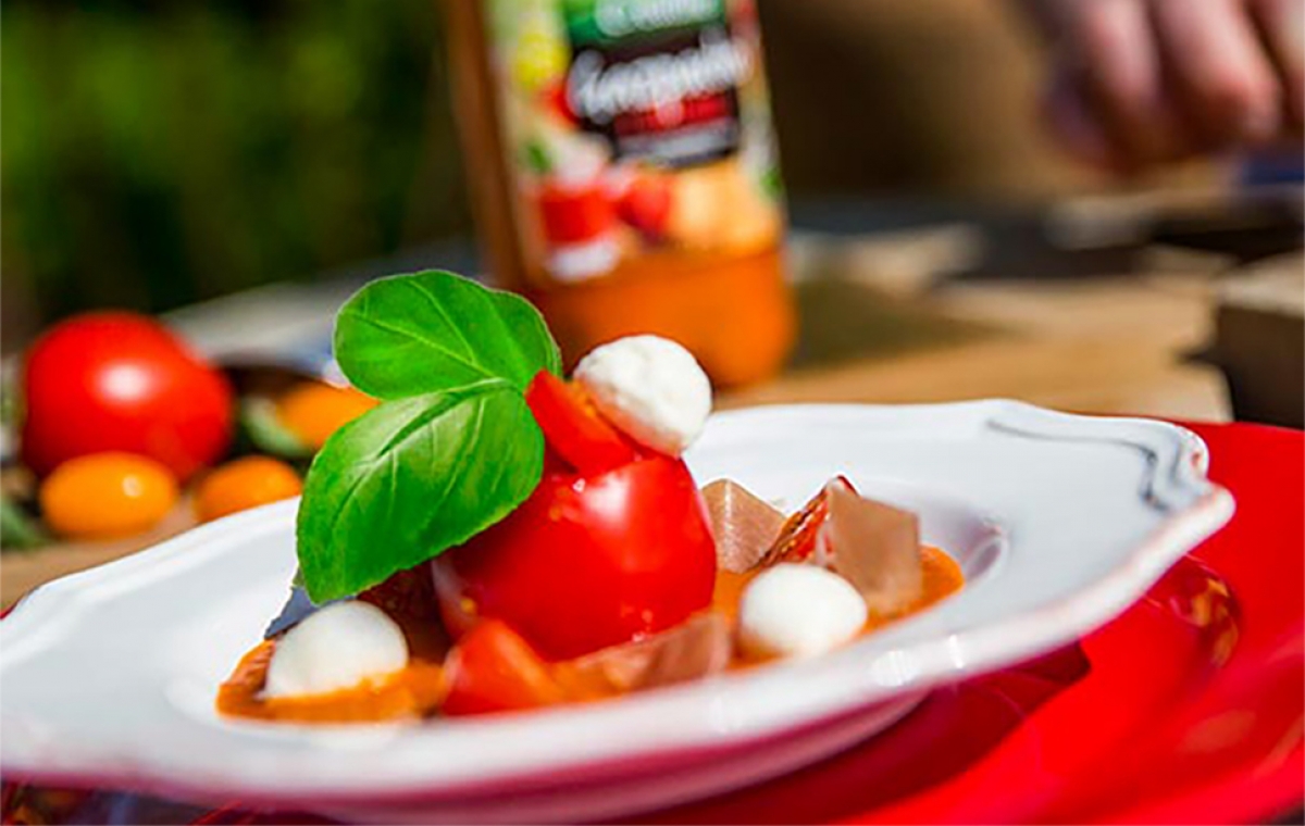 Créaline recette d'été : gelée de gazpacho tomates mozarella et jambon de pays