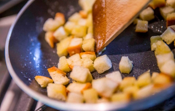 Créaline recette végétarienne : crémeux de légumes verts au chou rouge