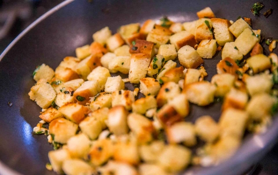 Créaline recette végétarienne : crémeux de légumes verts au chou rouge