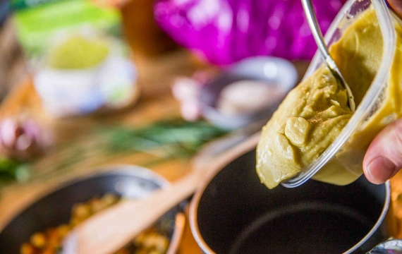 Créaline recette végétarienne : crémeux de légumes verts au chou rouge