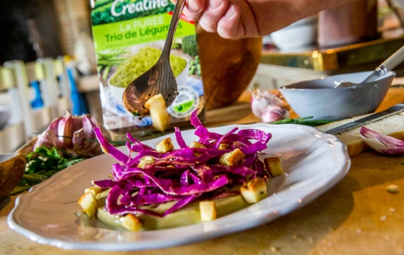 Créaline recette végétarienne : crémeux de légumes verts au chou rouge