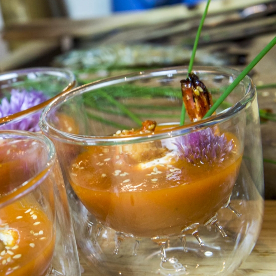 Une recette fraicheur pour l'apéritif : gazpacho l'Original et gambas au miel