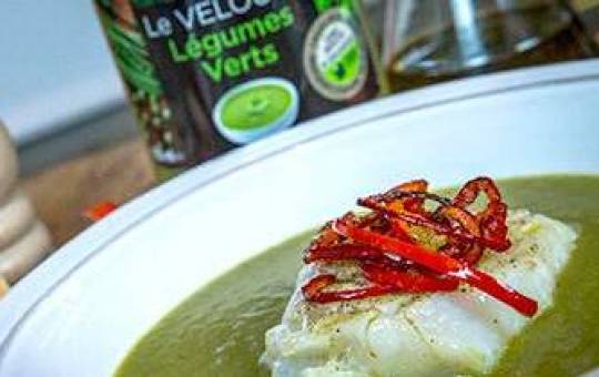 Recette rapide Créaline : Velouté légumes verts, dos de cabillaud et lamelles de poivron rouge